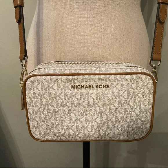 Michael Kors ‘Connie’ Crossbody Camera Bag - Picture 10 of 16